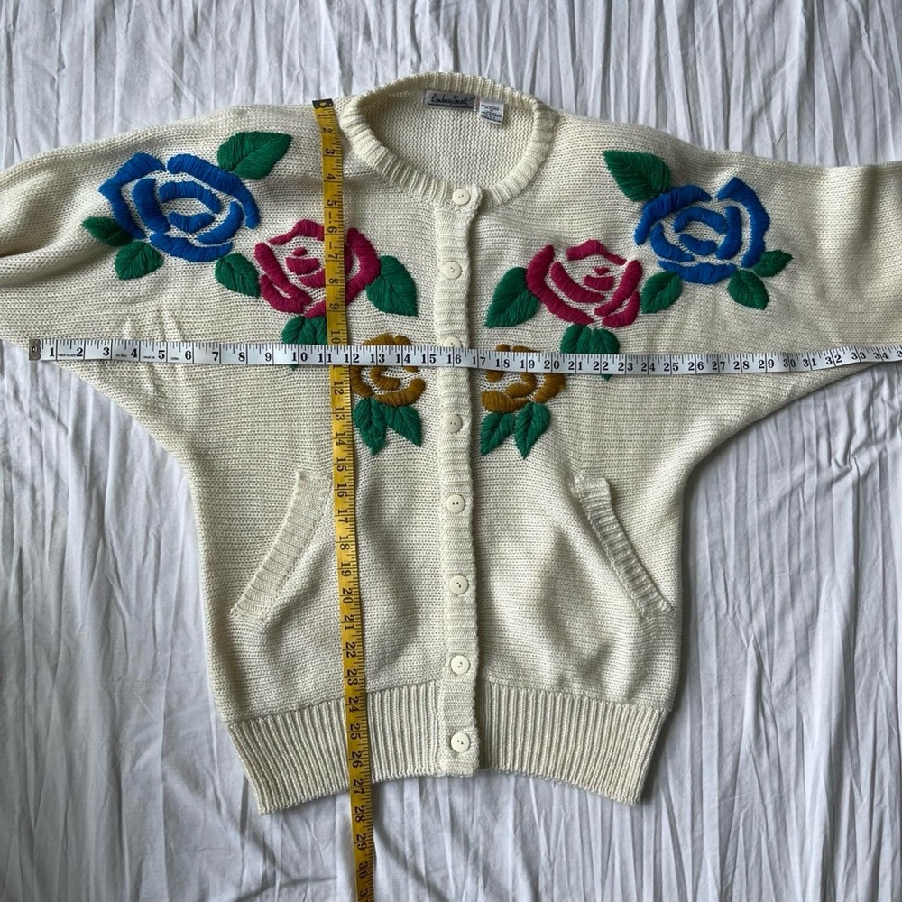 Cream Floral Embroidery Cardigan with Pockets Vintage 90s Granny Cottage - Picture 6 of 8